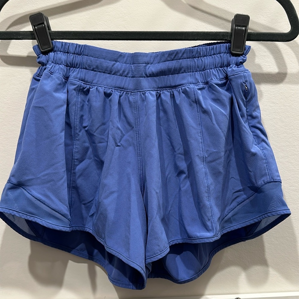 Lululemon Hotty hots 4 inch low rise size 6